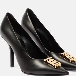 Burberry - TB leather pumps